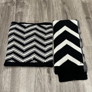 Gently Used Winter Lululemon Scarf/Fuzzy Neck Warmer Set Black and White